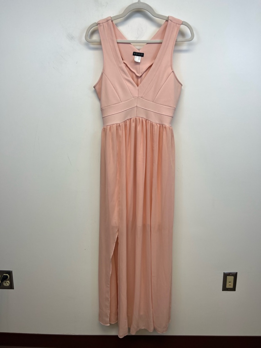Venus Peach Sleeveless Flowy V Neck Maxi Dress with Mini Slip Size Large